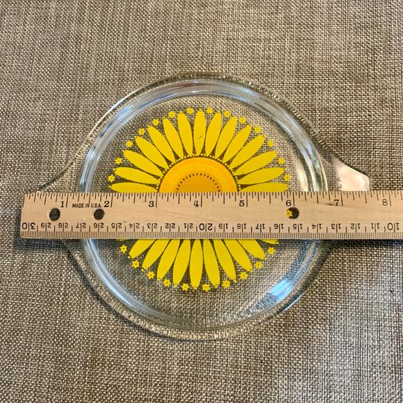 Vintage Pyrex Daisy Sunflower Casserole Dish Glass Lid 470-C Round Yellow Orange - Picture 4 of 6